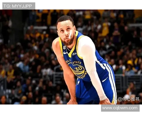 库里最新评分揭晓:表现究竟是闪耀高光还是低迷状态引发热议 库里最新评分揭晓:表现究竟是闪耀高光还是低迷状态引发热议