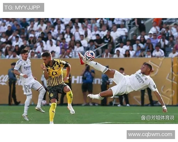 皇马赛场突发小插曲裁判果断处理赛事秩序恢复平稳 皇马赛场突发小插曲裁判果断处理赛事秩序恢复平稳